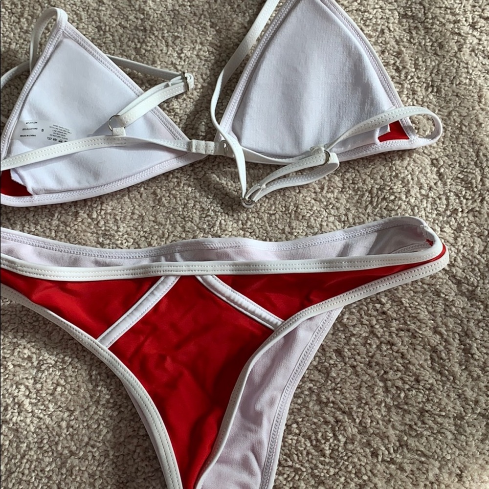 Bikini - Picture 2 of 3